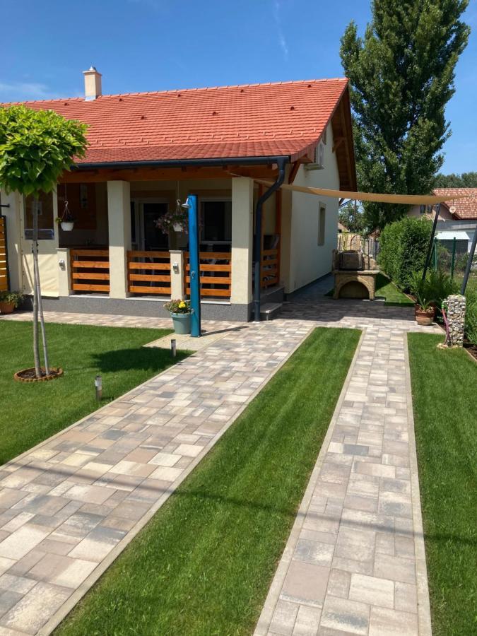 Balati Vendeghaz Apartment Balatonmariafurdo Bagian luar foto