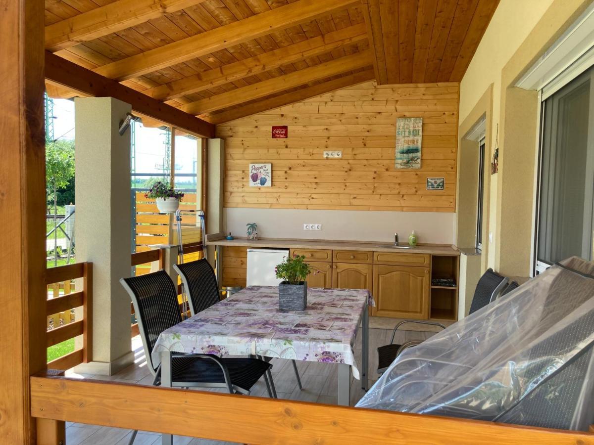 Balati Vendeghaz Apartment Balatonmariafurdo Bagian luar foto